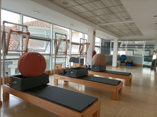 Entrena pilates en Sapial Balones medicinales sapial
